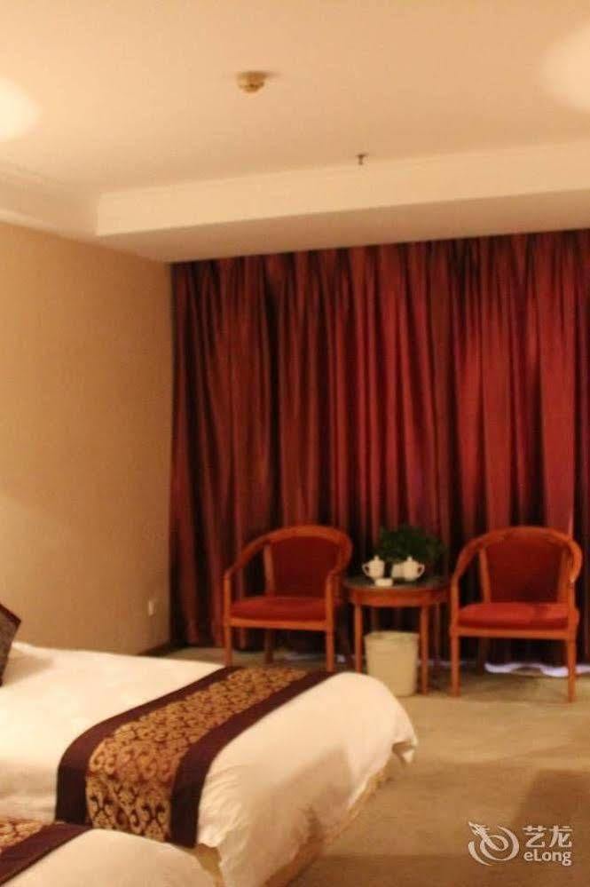 Heze Tianhong Hotel מראה חיצוני תמונה