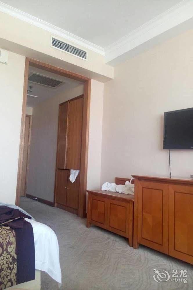 Heze Tianhong Hotel מראה חיצוני תמונה
