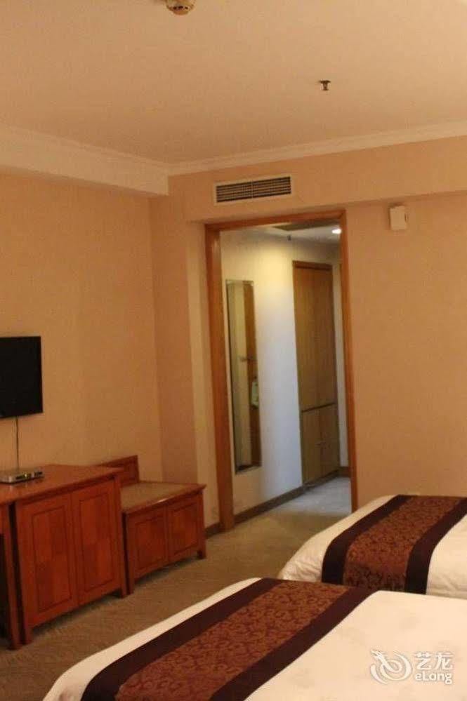 Heze Tianhong Hotel מראה חיצוני תמונה